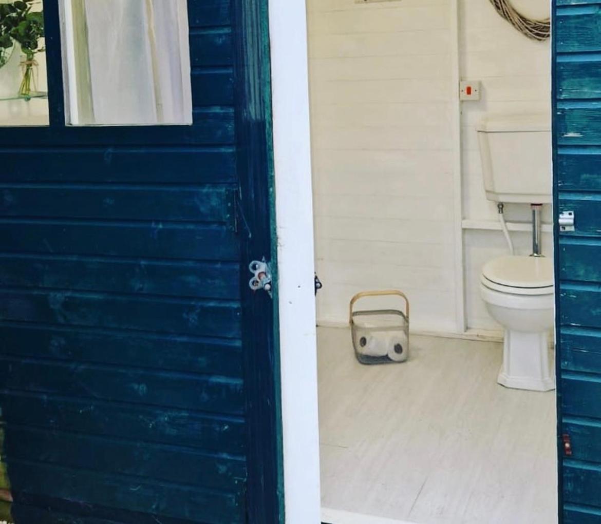 Peggy'S Hut Hotel Astbury Luaran gambar